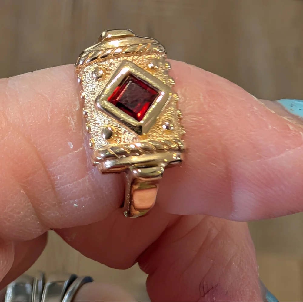 14k Gold Garnet Etruscan Style Ring - sz. 3.5 - Picture 12 of 12